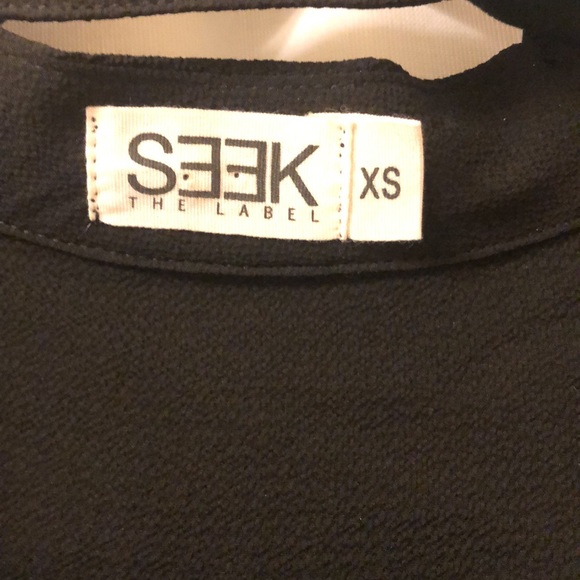 LF Wrap Choker Keyhole Blouse - Picture 2 of 6